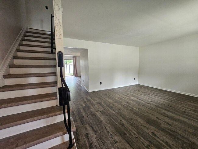 Foto del edificio - 3339 Lakecrest Rd