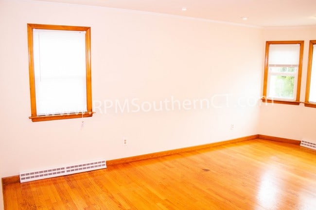 Building Photo - Ranch Style Home For Rent in Hamden