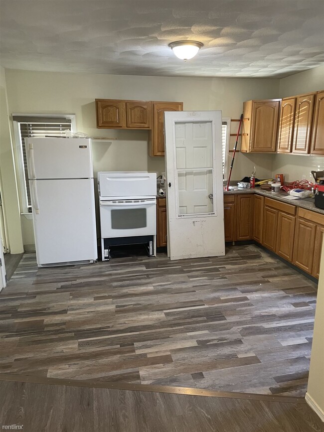 Building Photo - 3 br, 1 bath House - 14 Grove Street