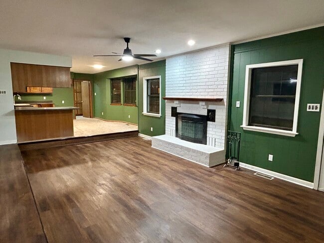 Building Photo - 7104 Foxrun East End Dr