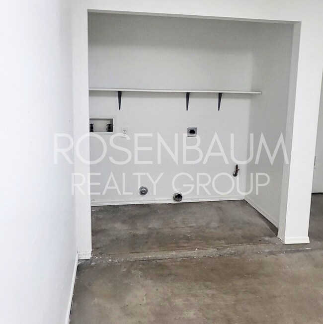 Foto del edificio - Charming 2-bedrooms, 2-baths duplex locate...