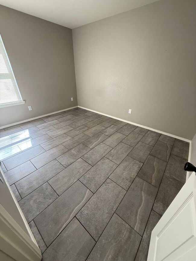 Building Photo - 2 Bed 1 Bath House, Total Electric, Yard Care Included.