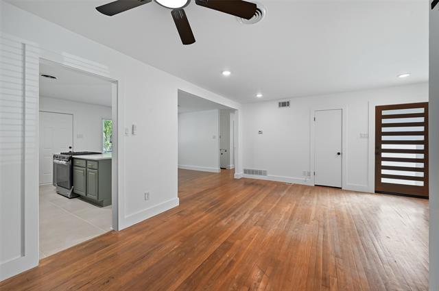 Foto del edificio - 2251 Hartline Dr