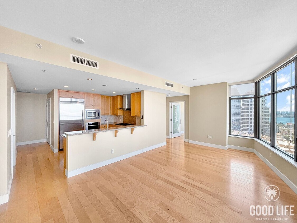 Primary Photo - Beautiful 2BD/2BA + Den Condo in Downtown ...