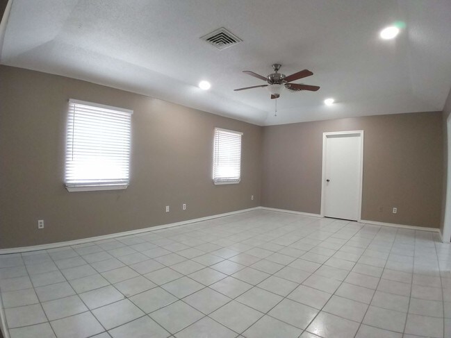 Foto del edificio - 3620 Gumwood Ave