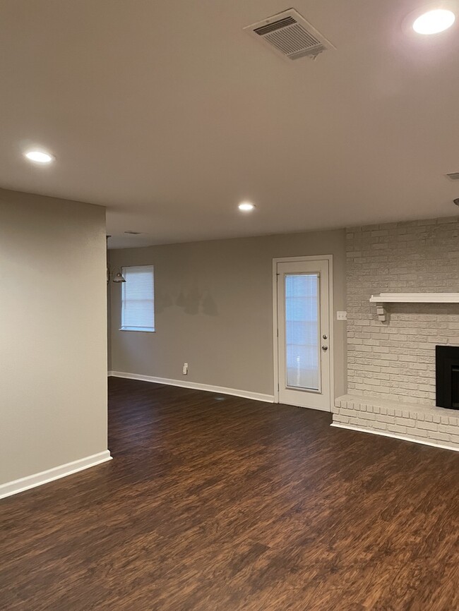Building Photo - 34 Oaken Trail