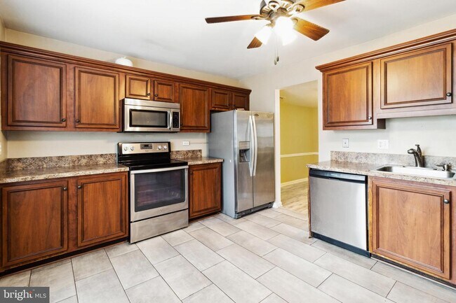 Building Photo - 1408 Foxwood Court