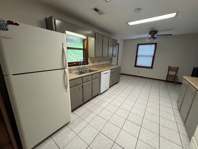 Foto del edificio - 3 Bedrooms, 2 Bathrooms - Home in Lindale!