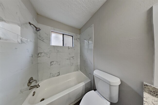 Foto del edificio - 26 Pinewood Forest Ct