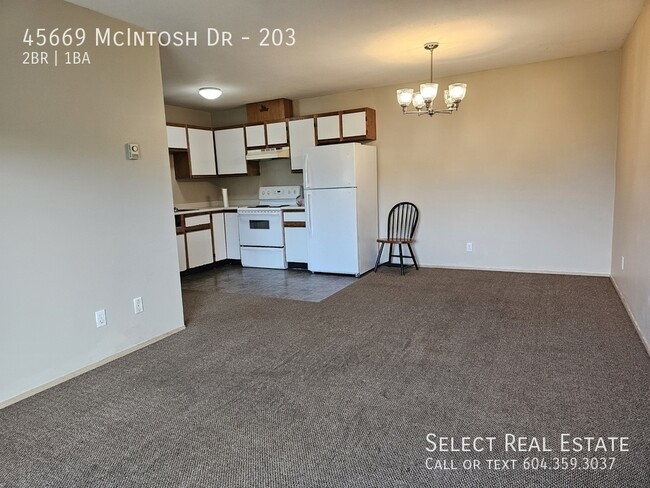Building Photo - 45669 McIntosh Dr