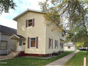 Building Photo - 502 Cherry St