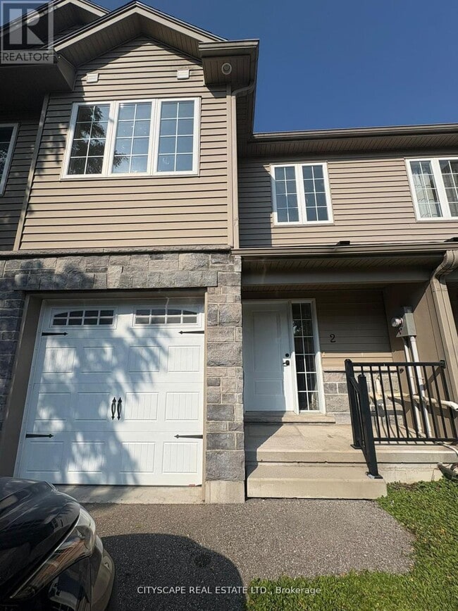 Building Photo - 10-10 Dufferin St