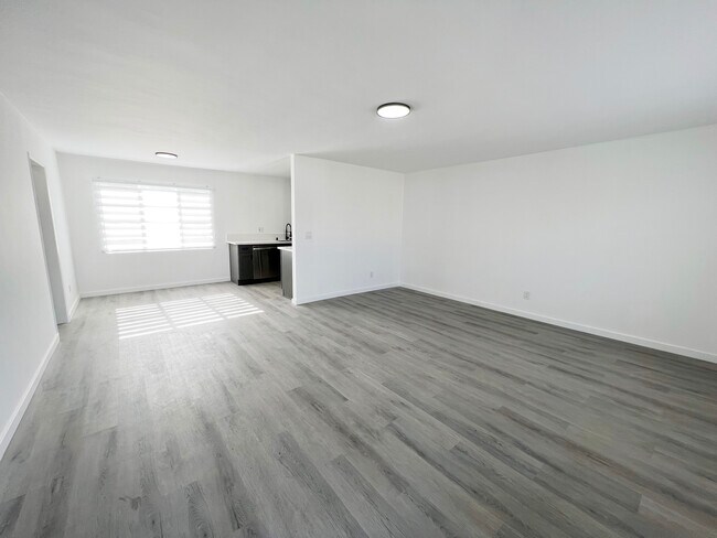 Building Photo - 1313 Huntington Dr