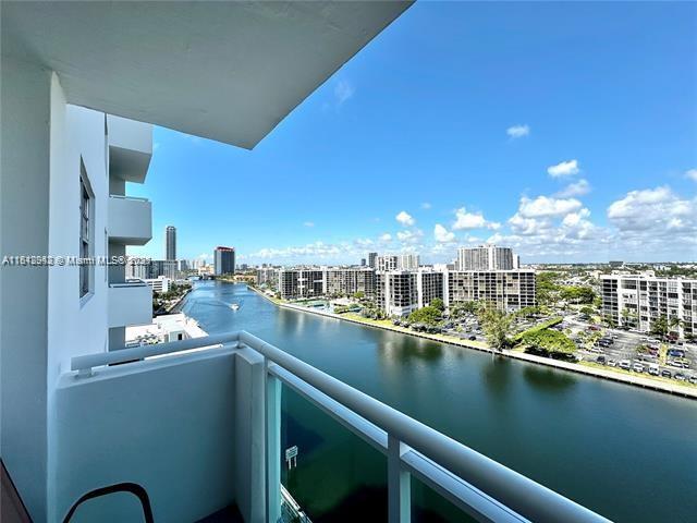 Foto del edificio - 3000 S Ocean Dr