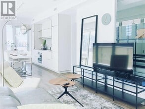 Building Photo - 197 Yonge St