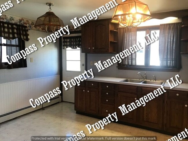 Building Photo - $1395 - 4 Bed, 1 Bath - West End Coatesville