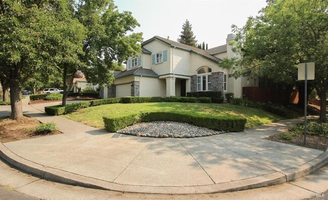 Building Photo - 3500 Crownridge Dr
