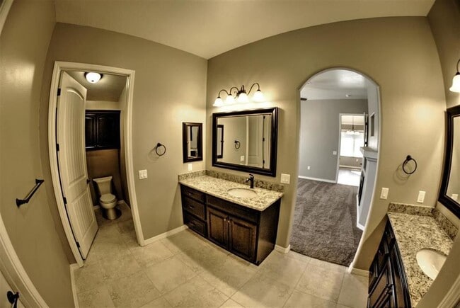 Building Photo - Centrally located!