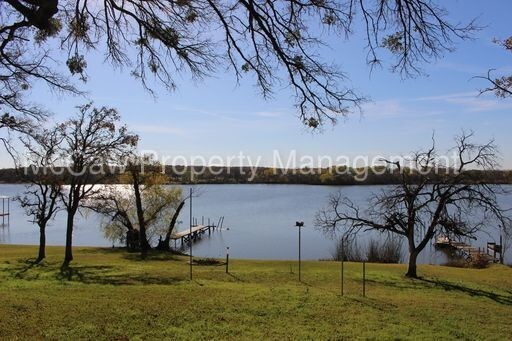Foto del edificio - Great three bedroom home right off the lake