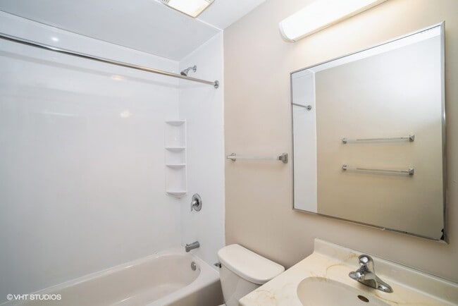 Building Photo - 1744 E 69th St