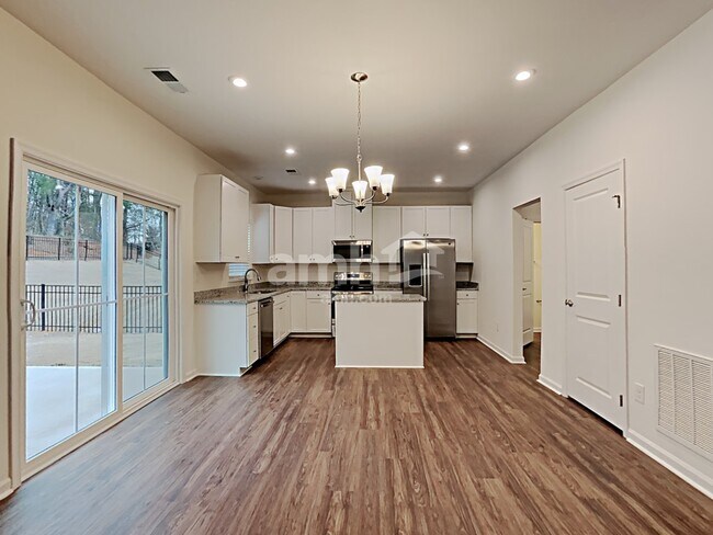 Foto del edificio - 5050 Twin River Dr