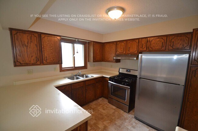 Building Photo - 14120 Rosewood Ln N