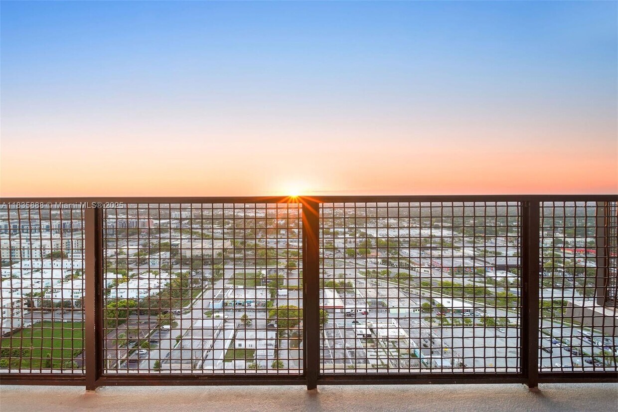 Foto principal - 555 NE 8th St