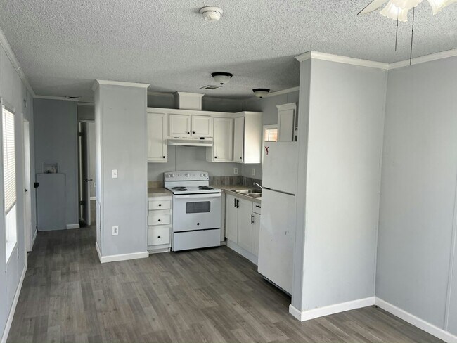 Building Photo - 2228 Chicago Cubs St