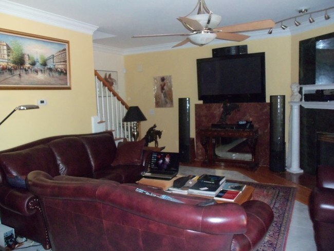 Building Photo - 4 Holly Forest Ct