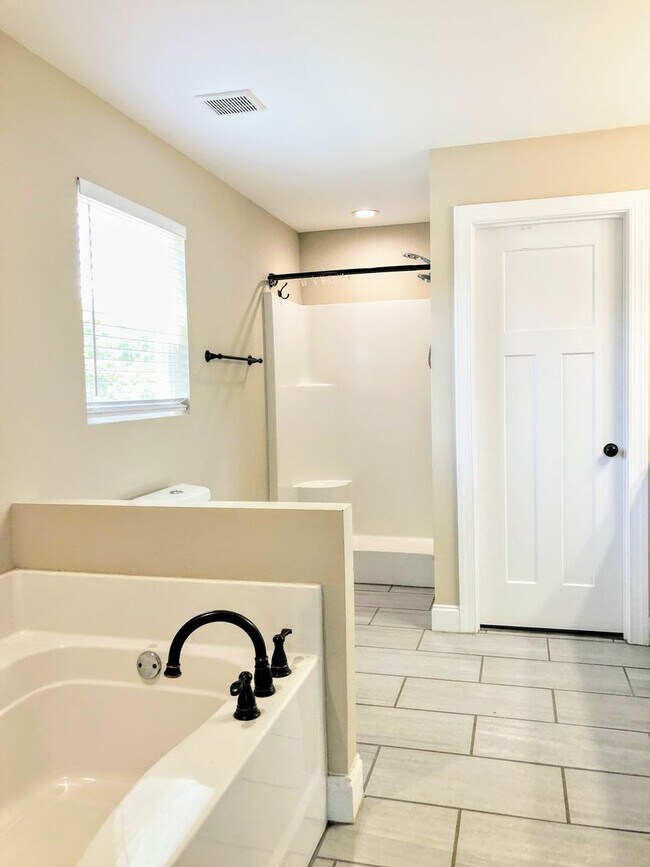 Foto del edificio - Available August 2025 | Gorgeous 3 BR | 2....