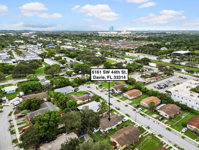 Foto del edificio - 6161 SW 44th St