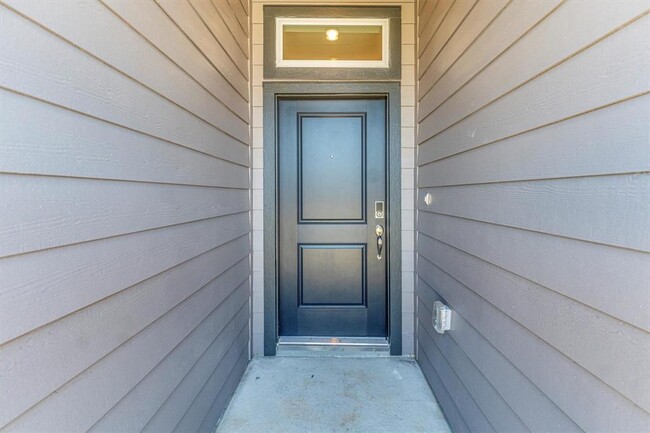 Building Photo - 16914 Tulip Row Ln