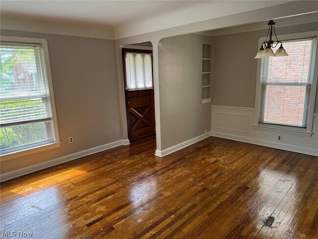 Building Photo - 411 E 257th St