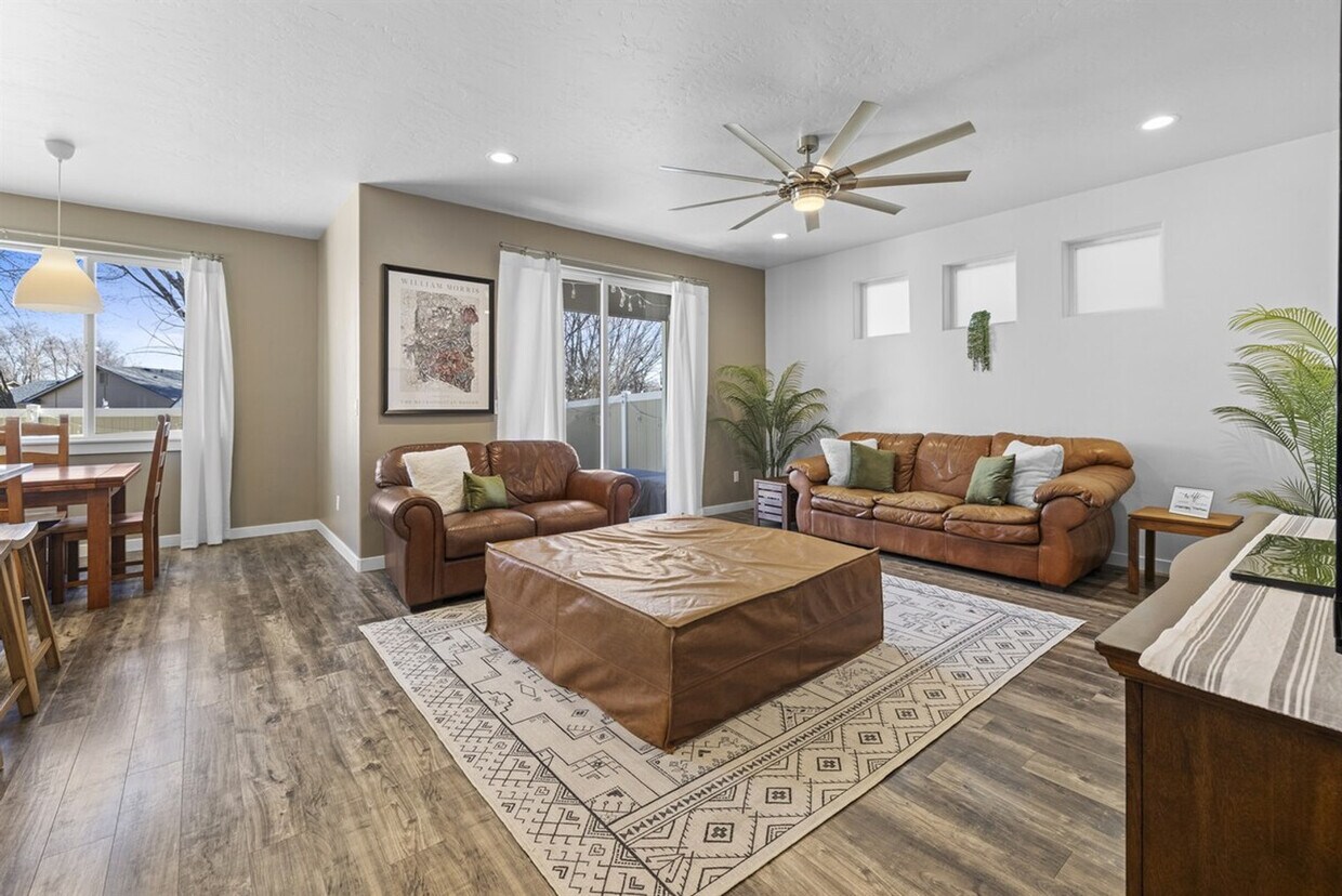 Foto principal - 2052 W Bella Ln