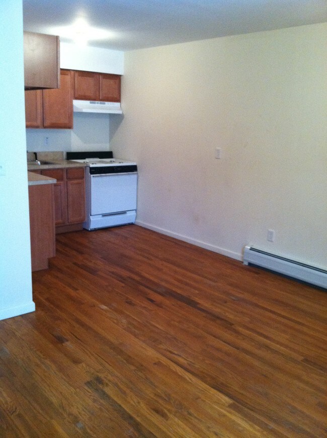 Building Photo - 150 Hendricks Ave
