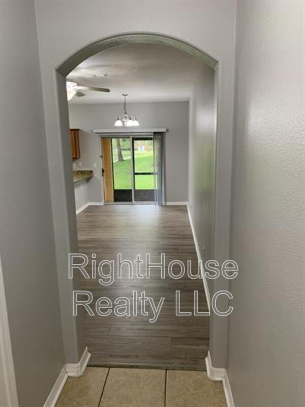 Foto del edificio - 1220 Twin Trees Ln