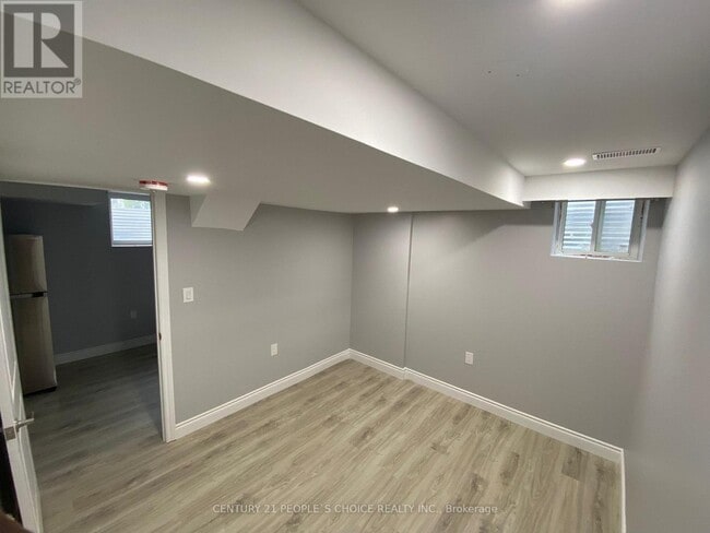Building Photo - 25 Traymore St