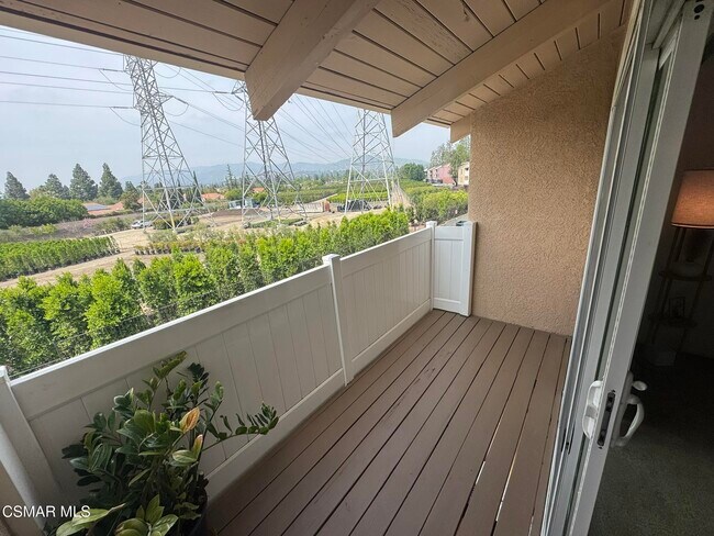 Foto del edificio - 10331 Lindley Ave