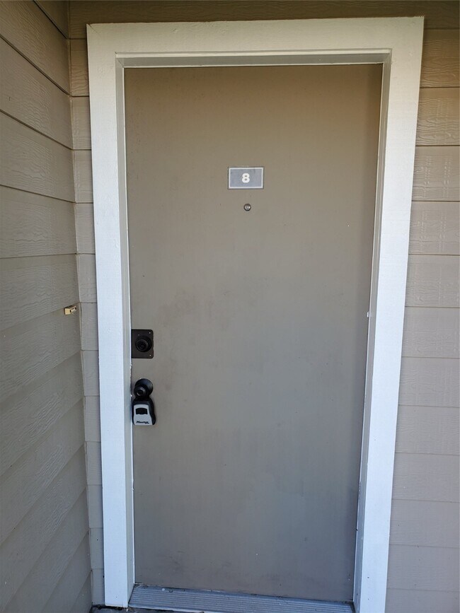 Foto del edificio - 6701 Sands Point Dr