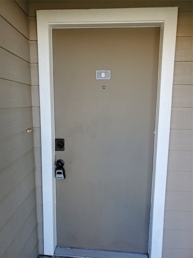 Building Photo - 6701 Sands Point Dr