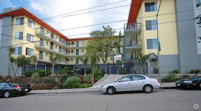 Building Photo - Lake View East Apartments