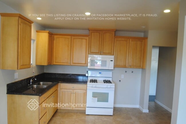 Foto del edificio - 12351 Poinsettia Ave