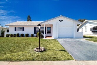 Building Photo - 802 Buttonwood Dr