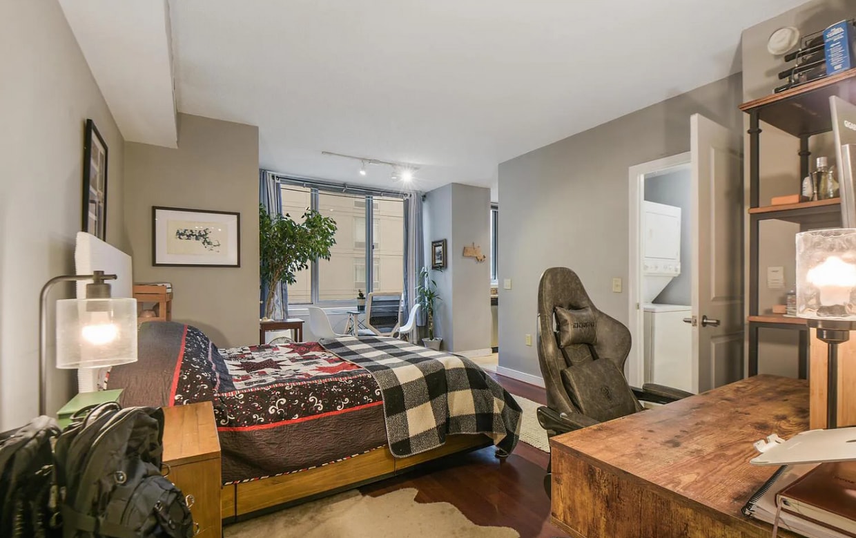 Photo - 555 Massachusetts Ave NW (Washington, DC)