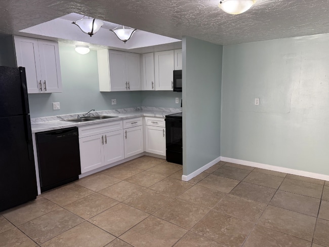 Foto del edificio - 467 Willow Tree Dr