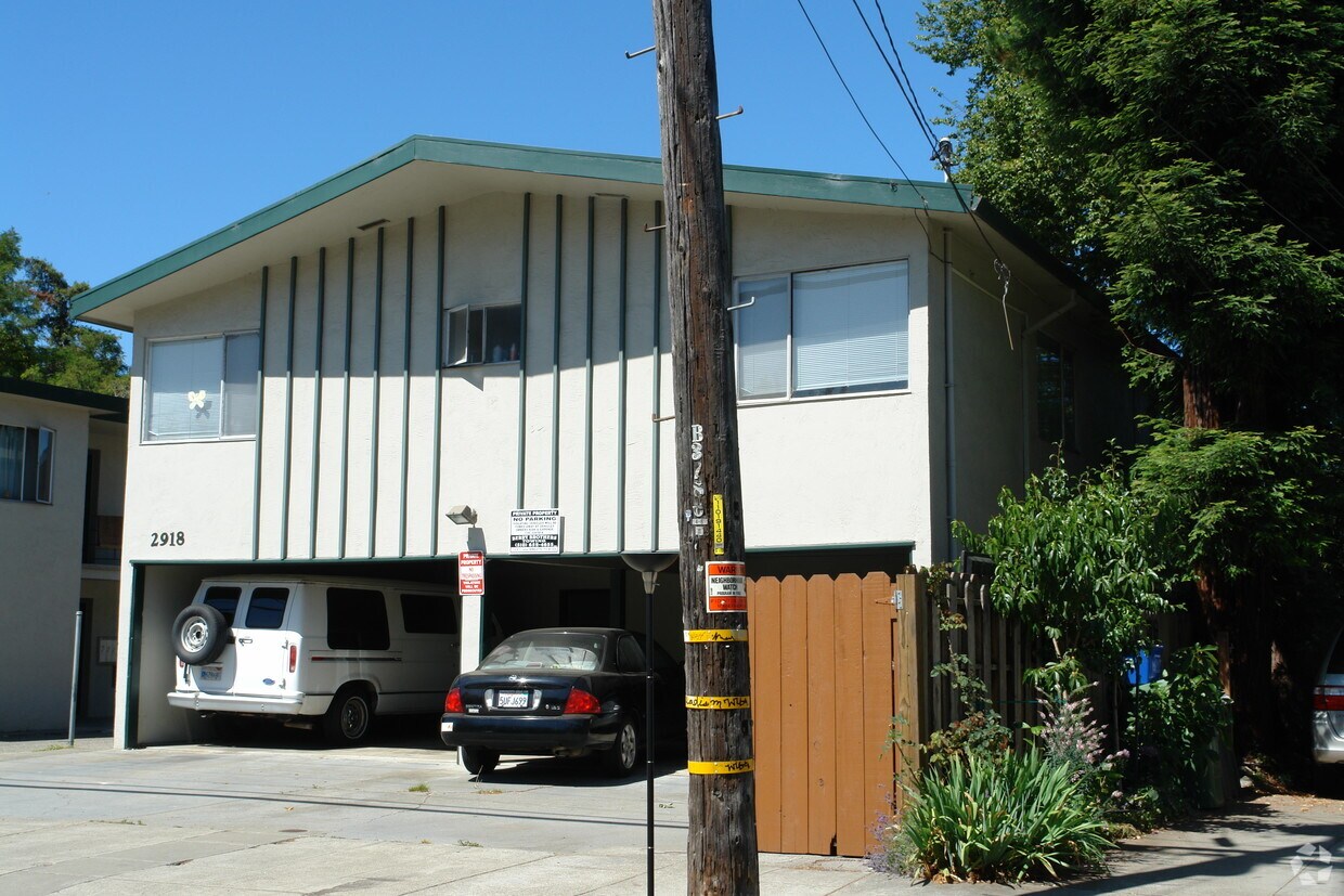 Building Photo - 2918 Deakin St