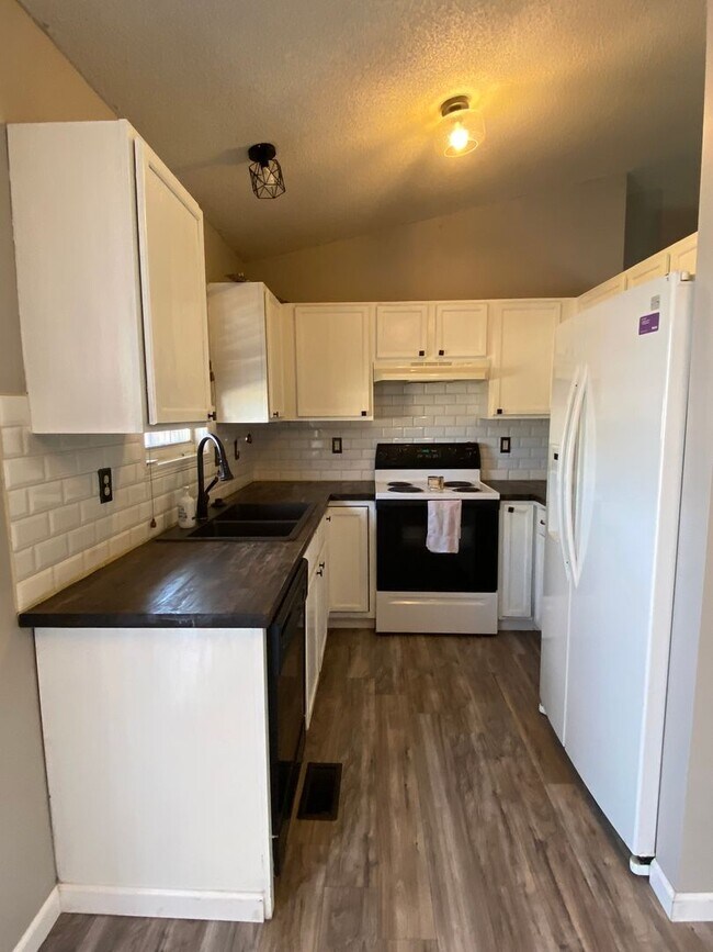 Foto del edificio - 3 Bedroom 2 Bath Home - Goddard Schools