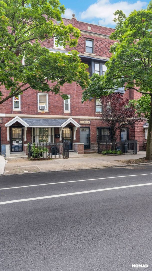 Foto del edificio - Charming 3BR Duplex in Brooklyn