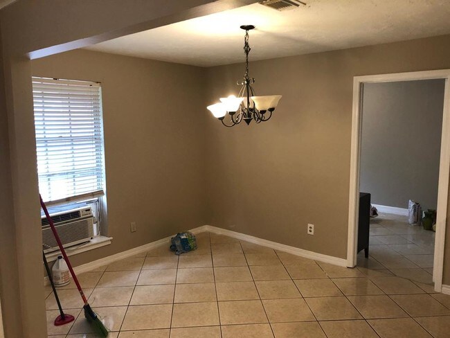 Foto del edificio - 1034 Cherry Spring Dr