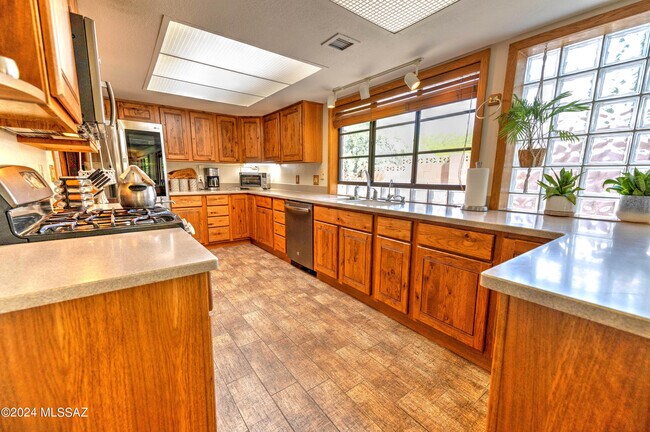 Building Photo - 3368 N Camino los Brazos
